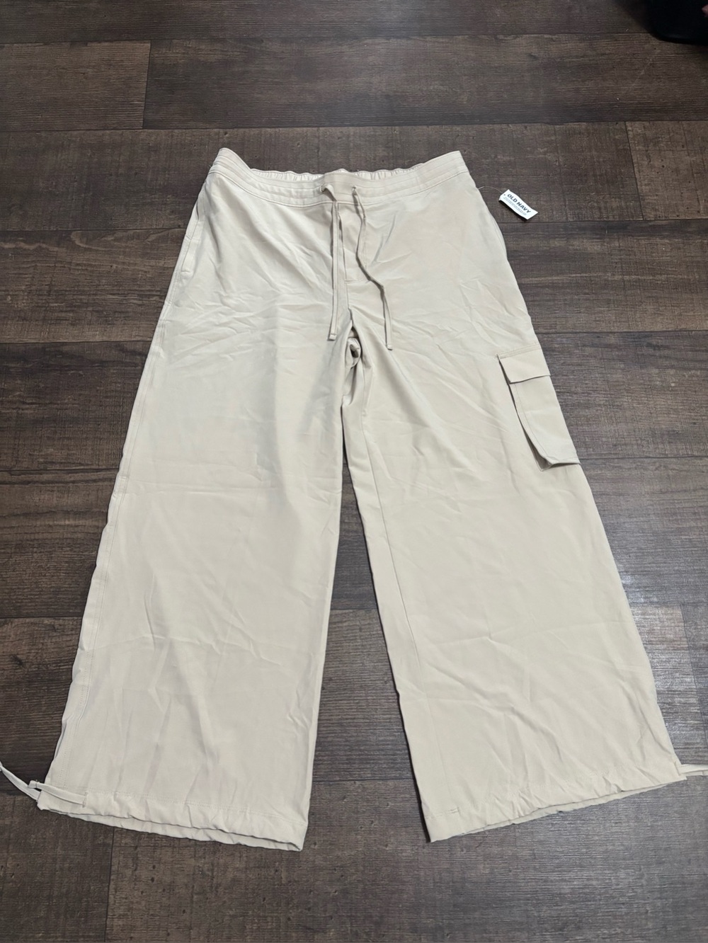 Old Navy Woman’s High Waisted StretchTech Wide Leg Cargo Pants NWT Sz M Petite